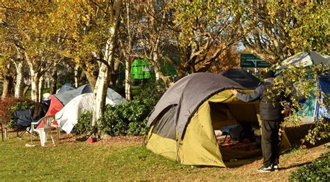 homeless lucky day chochox|Homeless camp at Oval visited by govt officials .